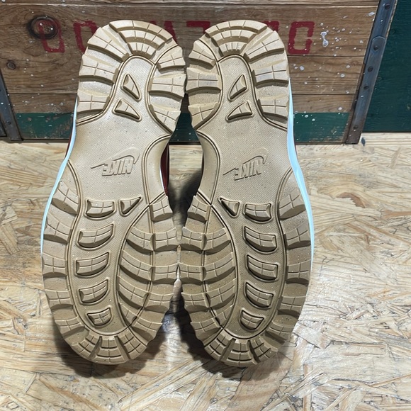 Brand new in box Nike ACG Manoa Leather SE in Rugged Orange. - Picture 4 of 5